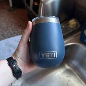 NWOT Yeti wine rambler